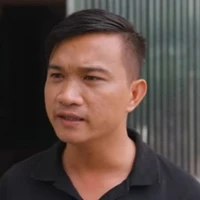 anh trai bán đồ ăn