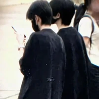 ở đây có zai SDFJ ở đó có tuii