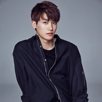 Park Hyungsik ( anh trai của tí nị)