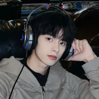 Hoàng Long(Nam 9_Hắn)