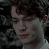 Tom Riddle ( đ có mũi)