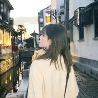 Bách Hân Dư - D