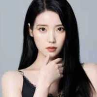 IU Manoban(chị cô)