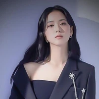 Kim Jisoo - Cô