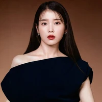 IU ( Chị )