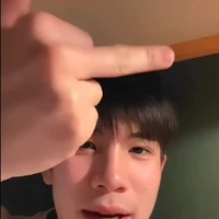 Nó bị khùng á=))