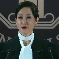 Hiệu trưởng Jooshin - Bà Park