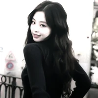 𝐊𝐢𝐦 𝐉𝐞𝐧𝐧𝐢𝐞