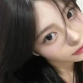 Hoàng Trần Thư Nhi (emgái na9)