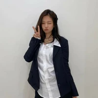 Jennie- chị họ Lisa