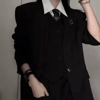 tác giả kiêm luôn trợ lí