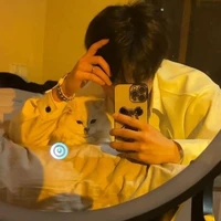 𝐉𝐮𝐧𝐠 𝐋𝐞𝐨 (juli_leo)