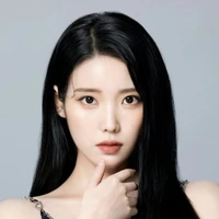 IU Manoban (chị 2 cô)