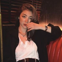 Faye( chị , ck yoko)