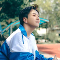 Hoàng Kim Long-Lou Hoàng