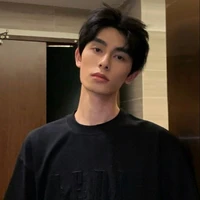 Bạch Lâm ( anh cả nữ9 )