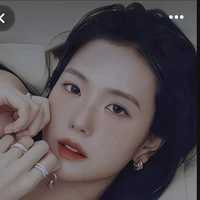jisoo ( chị)