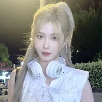 Trịnh Đan Ny(chị nàng )