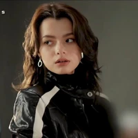 Becky Rebbecca Patricia Amstrong ( em)