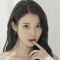 IU (chị)