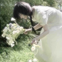 Cô chủ tiệm hoa đã sống 2000 năm