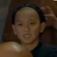 trên đầu có tóc
