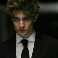 Vương Nhất Long(em trai nu9)