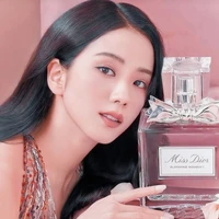 jisoo ( chị)