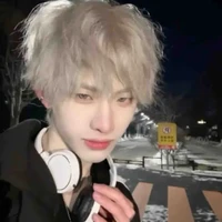 Vương Hoàng Gia Long(đen)