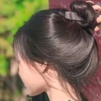 Thùy Linh(bạn cô)