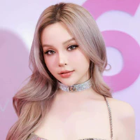 Huyền elm bé