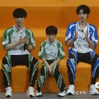 cô bé trầm tính 😈😈😈