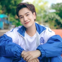 Hoàng Kim Long-Lou Hoàng