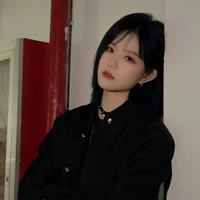 Bách Hân Dư • cô