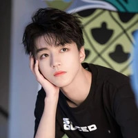 Vương Tuấn Khải_ anh 2 cậu