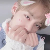taehyung ( bé)