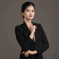 Hoàng Uyển Chi ( mẹ cô )