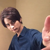 Kagami Hirro🦀-E Bạc Hà