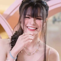 Becky Rebecca Patricia Armstrong(nàng)