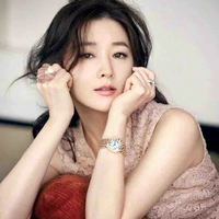 Phu nhân (mẹ anh ) 