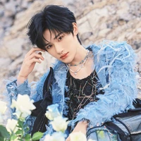 Dư Vũ Hàm ( Diễn Viên / Ca Sĩ SoLo )