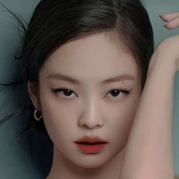 Jennie ( chị)