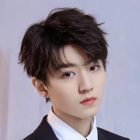 Tuấn Khải ( em T.Húc )