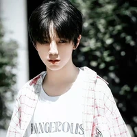 Vương Lỗ Kiệt (K)