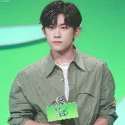 Dịch Dươnq Thiên Tỉ