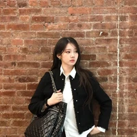 rora ( chị )
