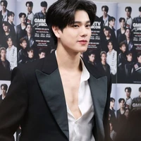 Phuwin Hoàng Tử