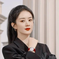 Triệu Lệ Dĩnh (Chị họ Nhất Bác)