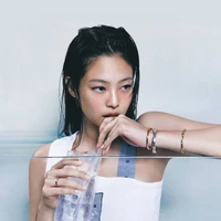 Kim Jennie - Em