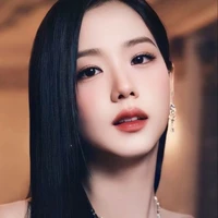 jisoo ( chị)